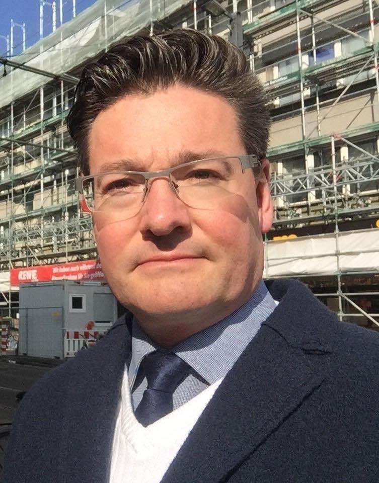 Köln Zollstock Bezirksvertreter Torsten Ilg fordert Abbau von Gerüst Köln Zollstock Bezirksvertreter Torsten Ilg fordert Abbau von Gerüst