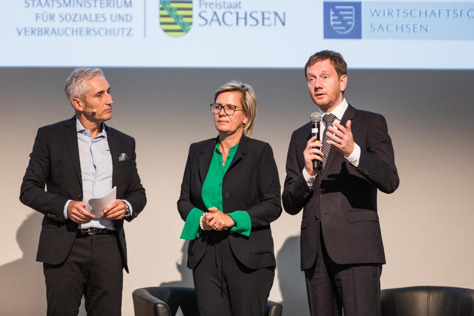 Dr. Gerd Wirtz, Ministerin für Soziales Barbara Klepsch und Präsident von Sachsen Miachel Kretschmer