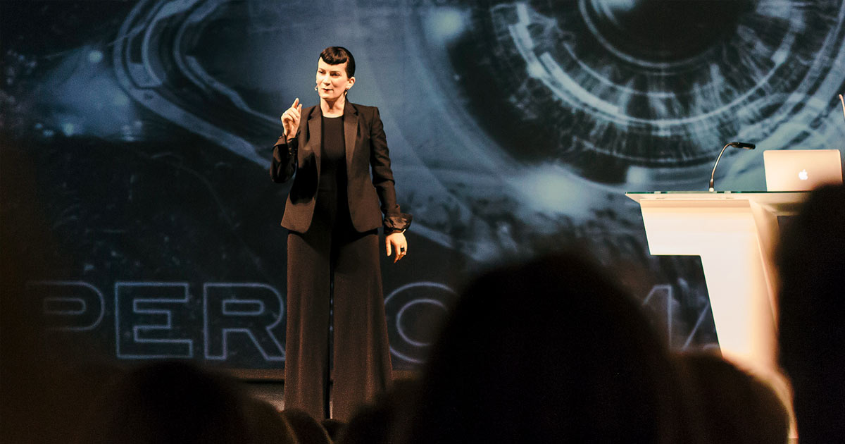 Profiler Suzanne Grieger-Langer startet Bühnenshow"Cool im Kreuzfeuer" Profiler Suzanne Grieger-Langer startet Bühnenshow"Cool im Kreuzfeuer"