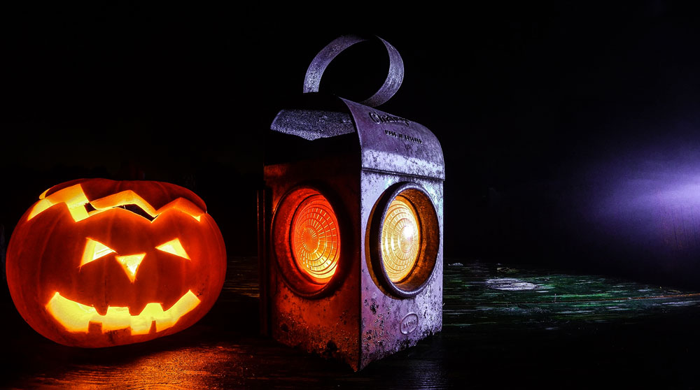 Kürbislichter an Halloween sollen die Seelen der Verstorbenen begrüßen (Bildquelle: Bild: StockSnap) Kürbislichter an Halloween sollen die Seelen der Verstorbenen begrüßen (Bildquelle: Bild: StockSnap)