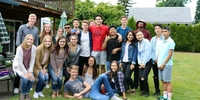 Schüleraustausch USA mit Stipendium: Dennis, vorne, mit seinen Freunden (Foto: Stiftung Völkerverstä