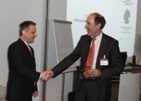 Dr. Friedrich Neumeyer bei der SAP-AWARD Übergabe an Manfred Prager Dr. Friedrich Neumeyer bei der SAP-AWARD Übergabe an Manfred Prager