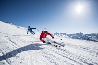 Pärchen beim Skifahren (c) Daniel Zangerl (Berghotel Hochfügen)