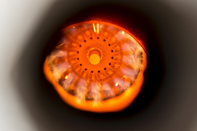 Flammenbild im 100 kW-Kombibetrieb mit Heizöl EL und Biogas. (Bildquelle: GWI) Flammenbild im 100 kW-Kombibetrieb mit Heizöl EL und Biogas. (Bildquelle: GWI)
