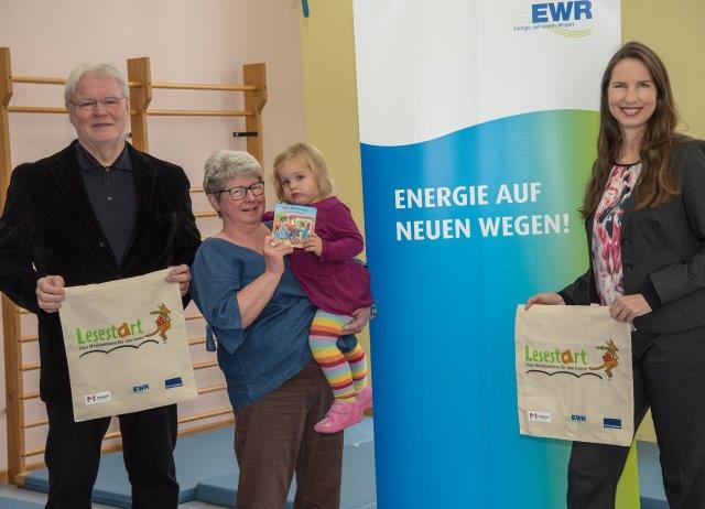 Im Bild: Die Verantwortlichen (Foto: EWR)