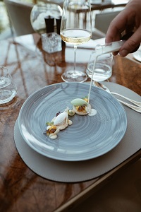 Anrichten am Gästetisch (Schloss Mönchstein)