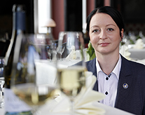 Kassandra Kuntzsch trifft den Weingeschmack der Gäste. © Holger Bernert Kassandra Kuntzsch trifft den Weingeschmack der Gäste. © Holger Bernert