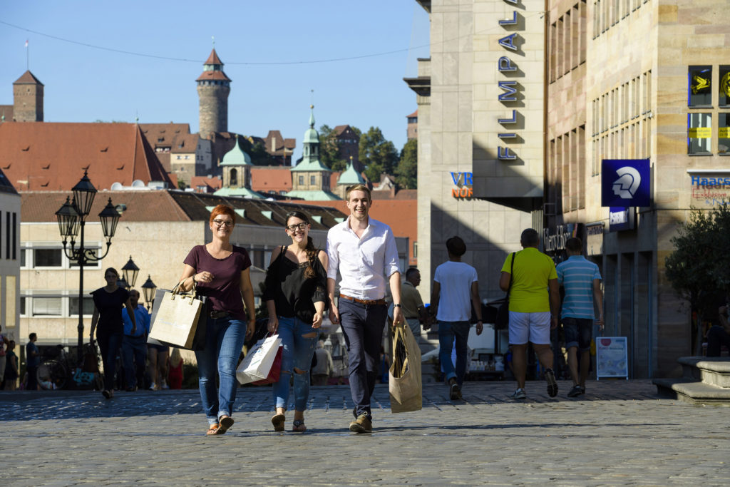 Nürnbergs Shopping-Angebot fördert Tagestourismus (Bildquelle:©Uwe Niklas) Nürnbergs Shopping-Angebot fördert Tagestourismus (Bildquelle:©Uwe Niklas)