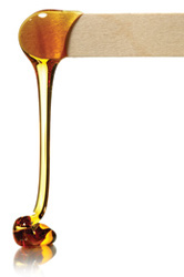 Warmwachs beim Brazilian Waxing