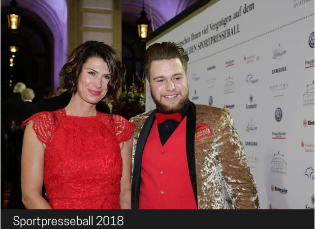 Evo Drinks Geschäftsführer Janina Bonsiepe und Max Märker auf dem roten Teppich