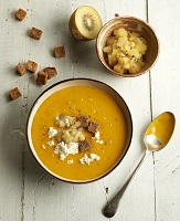 Kürbiscremesuppe mit SunGold Kiwi Kürbiscremesuppe mit SunGold Kiwi