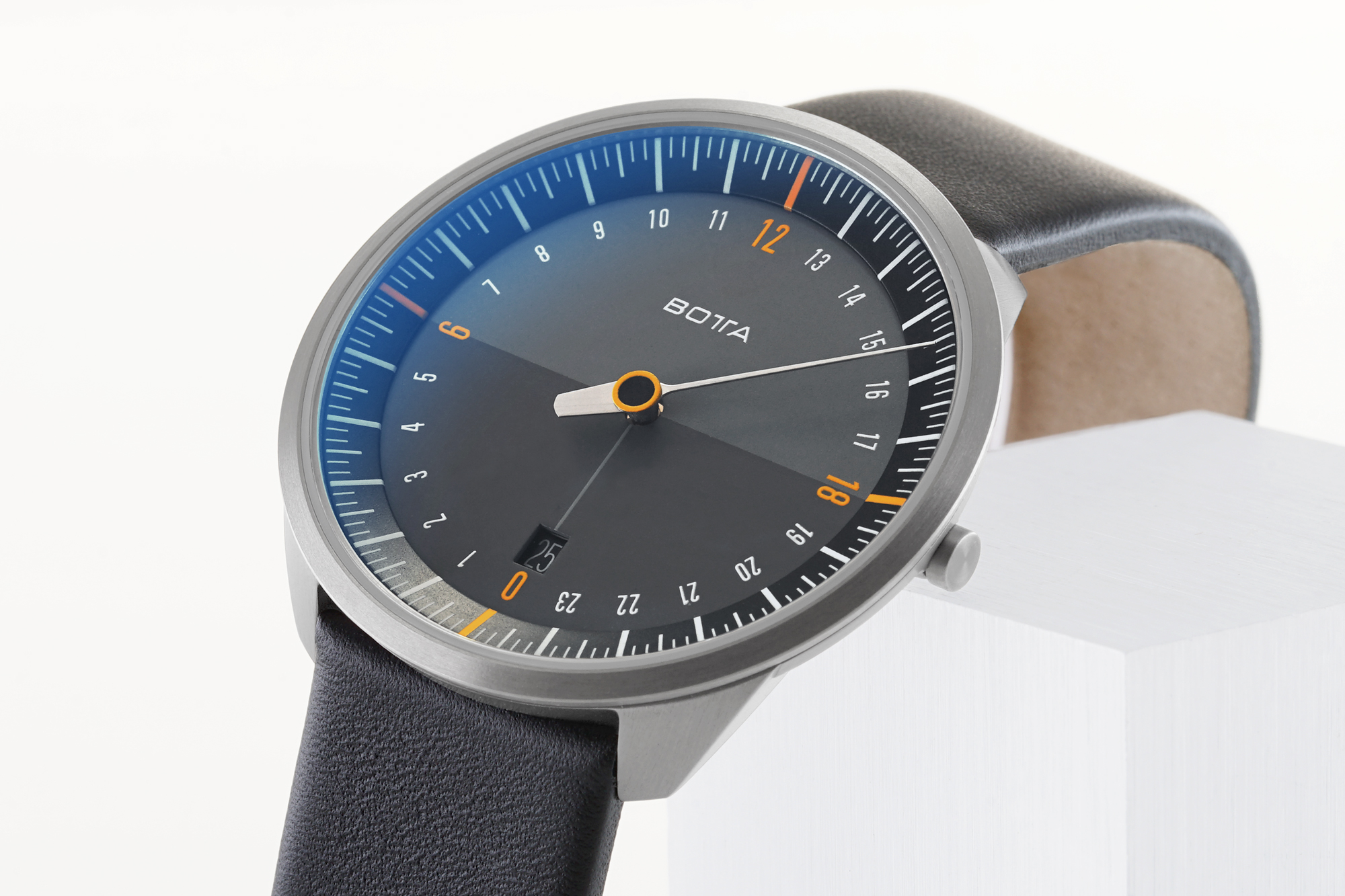 Einzeigeruhr UNO 24 titan von Botta design