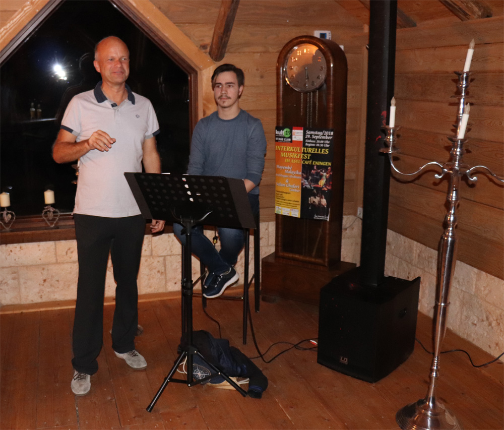 Kult19 on Tour- Der aus?The Voice of Germany?bekannte junge Künstler TRdC beim Kaminkonzert in Reu Kult19 on Tour- Der aus?The Voice of Germany?bekannte junge Künstler TRdC beim Kaminkonzert in Reu