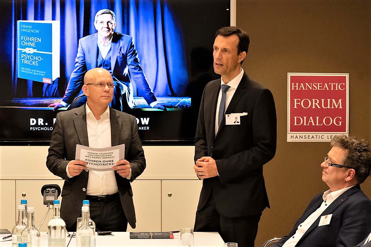 Gerhard Ludwig (Moderation), Kai Sudmann und Thomas Hentze (Hanseatic Legal Rechtsanwälte) (Bildquel