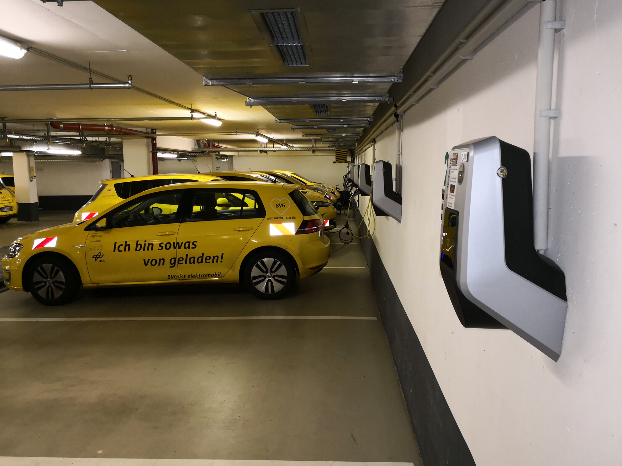 Ladeinfrastruktur- und Energie-Management mit sphinx open LEM der in-GmbH Ladeinfrastruktur- und Energie-Management mit sphinx open LEM der in-GmbH