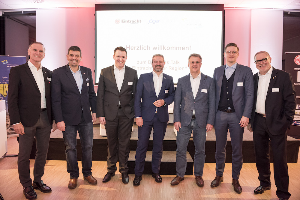 Die Teilnehmer des Business Talk"Eintracht in der Region" bei JÄGER DIREKT