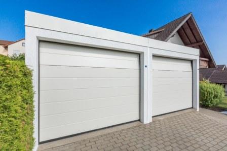 Doppelgarage von ZAPF mit Premium Sektionaltor mit Lüftungsstellung (Bildquelle: @ ZAPF GmbH)