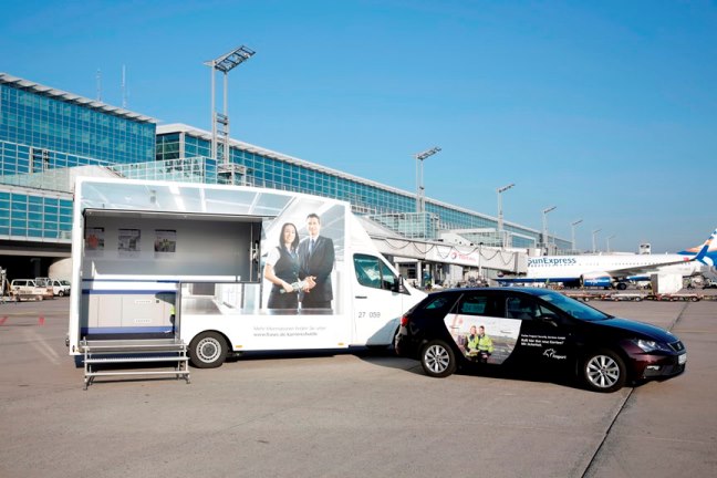 Mit ihrem neuen Karriereshuttle ist die FraSec in der Region Frankfurt auf der Suche nach Personal. Mit ihrem neuen Karriereshuttle ist die FraSec in der Region Frankfurt auf der Suche nach Personal.