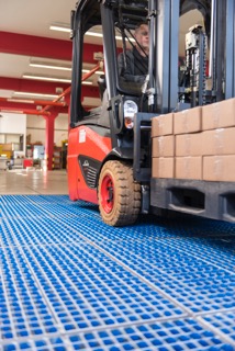 Bürstensysteme bekämpfen mittelgroße und grobe Partikel höchst effektiv. Unser Bild: Profilgate Bürstensysteme bekämpfen mittelgroße und grobe Partikel höchst effektiv. Unser Bild: Profilgate