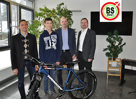 Gewinner Nick Lechner, Ing. Norbert Neidlinger, DI Johannes Haager, Dipl.-Ing. Christoph Stoiber Gewinner Nick Lechner, Ing. Norbert Neidlinger, DI Johannes Haager, Dipl.-Ing. Christoph Stoiber