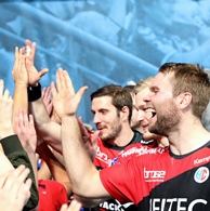 (Foto: HJKrieg, Erlangen): HC Erlangen - die HC-Fans feiern den 24:26 Auswärtssieg über Bietigheim (Foto: HJKrieg, Erlangen): HC Erlangen - die HC-Fans feiern den 24:26 Auswärtssieg über Bietigheim