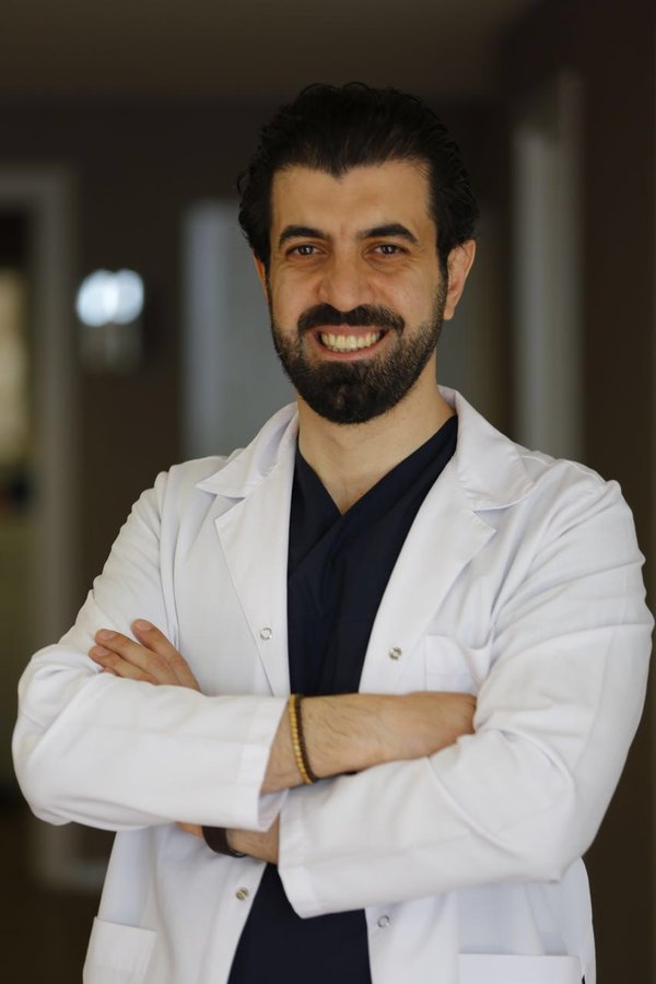 Dr. Cinik ist einer der renommiertesten Spezialisten fürÄsthetische Chirurgie in Istanbul Dr. Cinik ist einer der renommiertesten Spezialisten fürÄsthetische Chirurgie in Istanbul