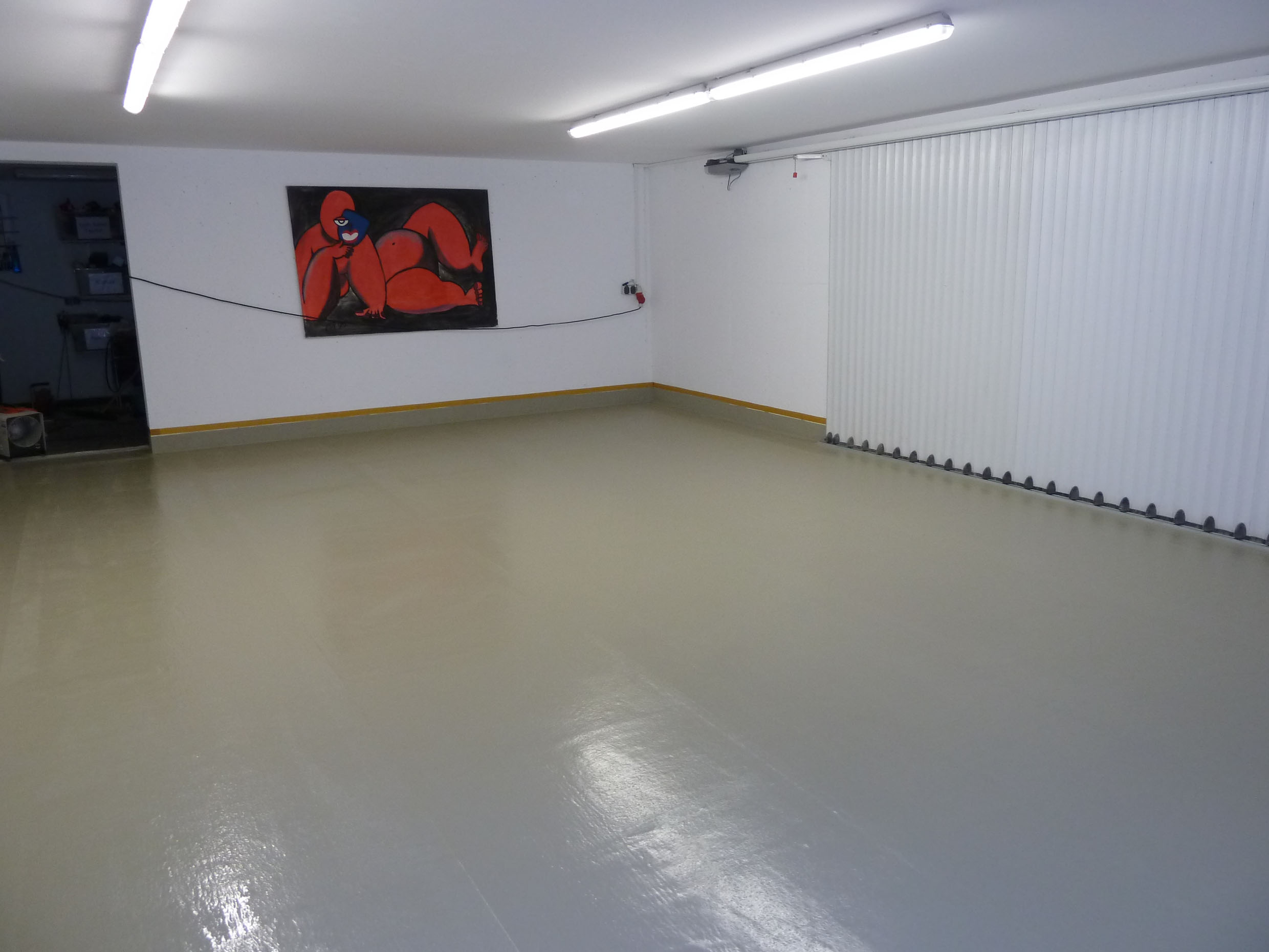 Der Garagenboden ist nach der Sanierung mit Triflex dauerhaft dicht.