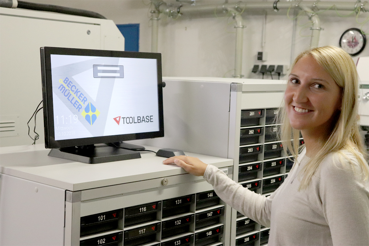 "Toolbase" ist sicher. Mit Chip-Anmeldung kommen nur zertifizierte Mitarbeiter in das Syst
