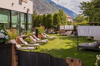 Garten mit Liegen im Sommer (Matillhof) Garten mit Liegen im Sommer (Matillhof)