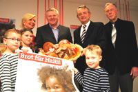 Die Kinder der Geiping-Mitarbeiter freuten sich über die zusammen gekommenen Spenden. Die Kinder der Geiping-Mitarbeiter freuten sich über die zusammen gekommenen Spenden.
