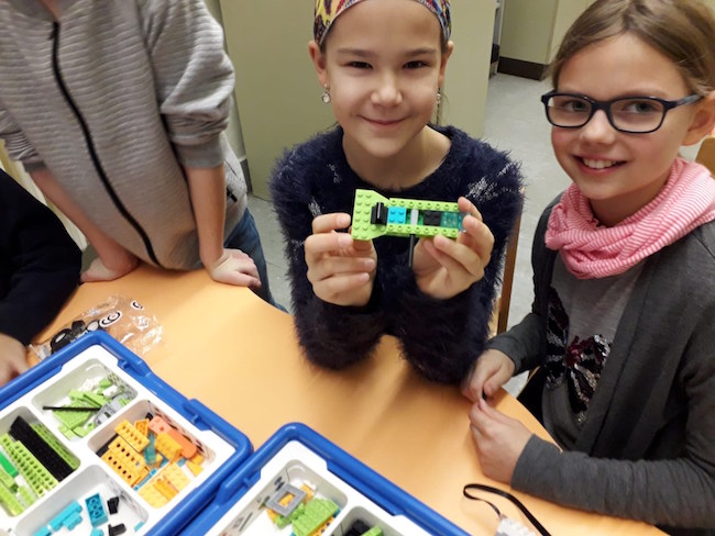 Grouplink - spendet LEGO Programmiersets Grouplink - spendet LEGO Programmiersets