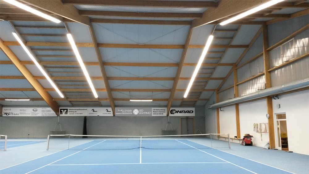 Blendfreie gleichmäßige Tennishallenbeleuchtung für alle Leistungsklassen mit höchster Lebensdauer Blendfreie gleichmäßige Tennishallenbeleuchtung für alle Leistungsklassen mit höchster Lebensdauer