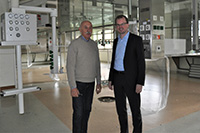 Dr. Josef Ziegler (li) und Marius Aach im ausgeräumten Trakt der Klinik (Foto: Bernhard Krebs)