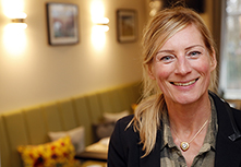 Christine Schwarz ist charmante Gastgeberin aus Leidenschaft © Holger Bernert Christine Schwarz ist charmante Gastgeberin aus Leidenschaft © Holger Bernert