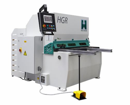 Neben weiteren 40 Anlagen bietet Hezinger spezielle Maschinen wie diese Industrie-Kurztafelschere. ( Neben weiteren 40 Anlagen bietet Hezinger spezielle Maschinen wie diese Industrie-Kurztafelschere. (