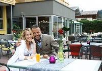 Paar auf der Terasse (Hotel Gutjahr)