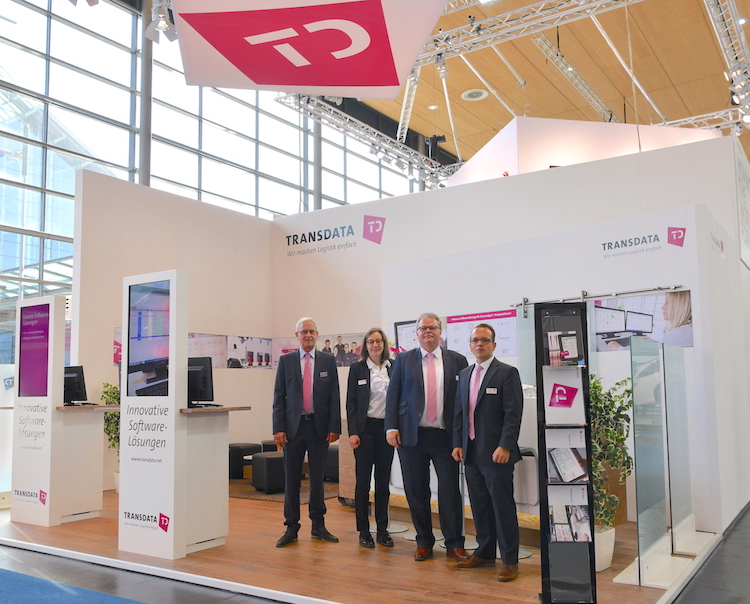 Auf Fachmessen wie der LogiMAT pflegt TRANSDATA den direkten Dialog mit den Software-Anwendern. Auf Fachmessen wie der LogiMAT pflegt TRANSDATA den direkten Dialog mit den Software-Anwendern.