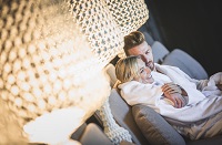 Pärchen beim Entspannen (c) Manuel Kottersteger (Wellnessresort Amonti & Lunaris)