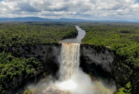 Das größte touristische Highlight Guyanas: die Kaieteur Falls Copy: David DiGregorio Das größte touristische Highlight Guyanas: die Kaieteur Falls Copy: David DiGregorio