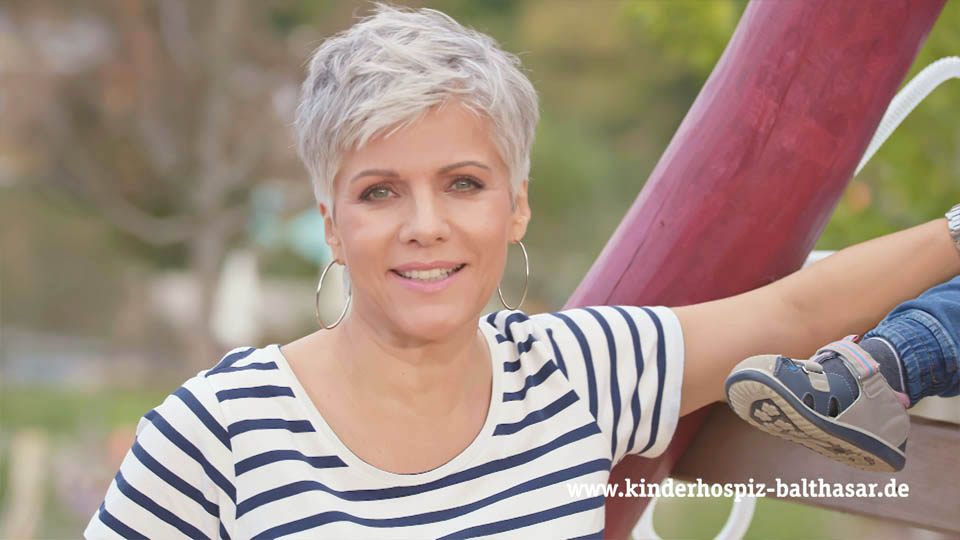 RTL-Moderatorin Birgit Schrowange im neuen Kinderhospiz-Spot RTL-Moderatorin Birgit Schrowange im neuen Kinderhospiz-Spot
