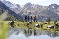Wandern in den Bergen mit der Gruppe (Alpinhotel Berghaus) Wandern in den Bergen mit der Gruppe (Alpinhotel Berghaus)