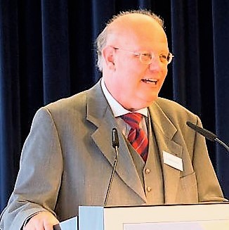 Dr. von Heinbei einem Vortrag Dr. von Heinbei einem Vortrag