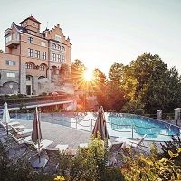 Sonnenaufgang am Outdoorpool(Schloss Mönchstein)