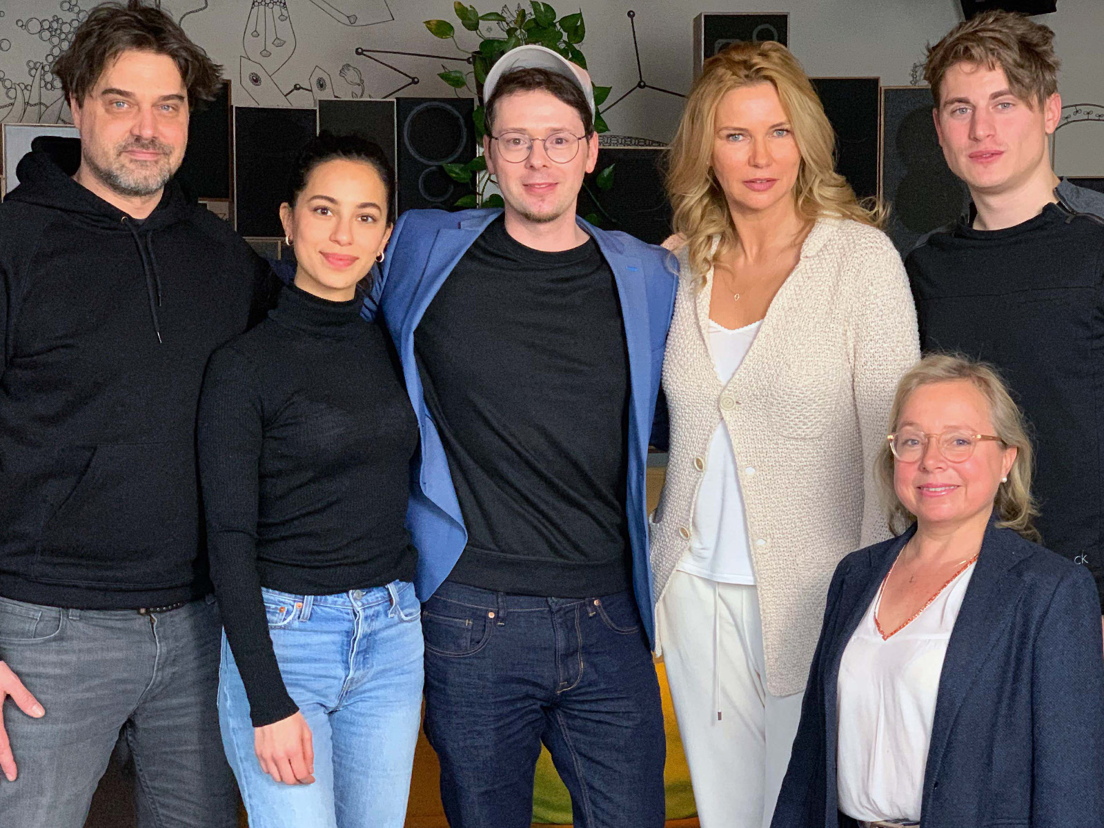 Die Jury: Raphael Vogt, Gizem Emre, Adi Wojaczek, Veronica Ferres, Christine Urspruch, Falco Punch ( Die Jury: Raphael Vogt, Gizem Emre, Adi Wojaczek, Veronica Ferres, Christine Urspruch, Falco Punch (