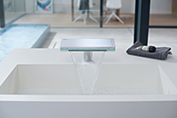 HANSAMURANO X – Ein filigraner Wasserfall fürs Bad. Foto: Hansa Armaturen GmbH HANSAMURANO X – Ein filigraner Wasserfall fürs Bad. Foto: Hansa Armaturen GmbH
