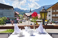 Terrasse mit Blick in die Ortschaft (c) Sascha Duffn (Hotel Jagdhof) Terrasse mit Blick in die Ortschaft (c) Sascha Duffn (Hotel Jagdhof)