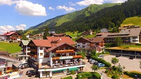 Panoramaansicht bei Sonnenschein (Hotel Jagdhof)
