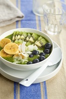 Smoothie Bowl mit Green Kiwi Smoothie Bowl mit Green Kiwi