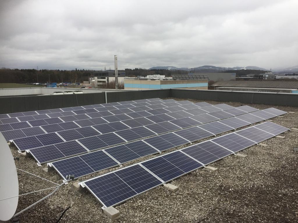 Sun Contracting AG: Photovoltaikanlage auf dem Dach des Star Movie Steyr