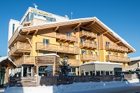 Außenansicht auf das Hotel Gutjahr im Winter (c) EPS (Hotel Gutjahr)